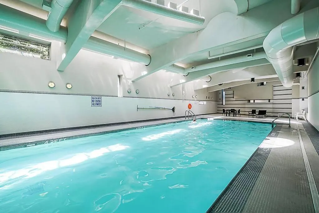 Spacious Downtown Condo With Pool Gym & Parking Vancouver Apartamento
