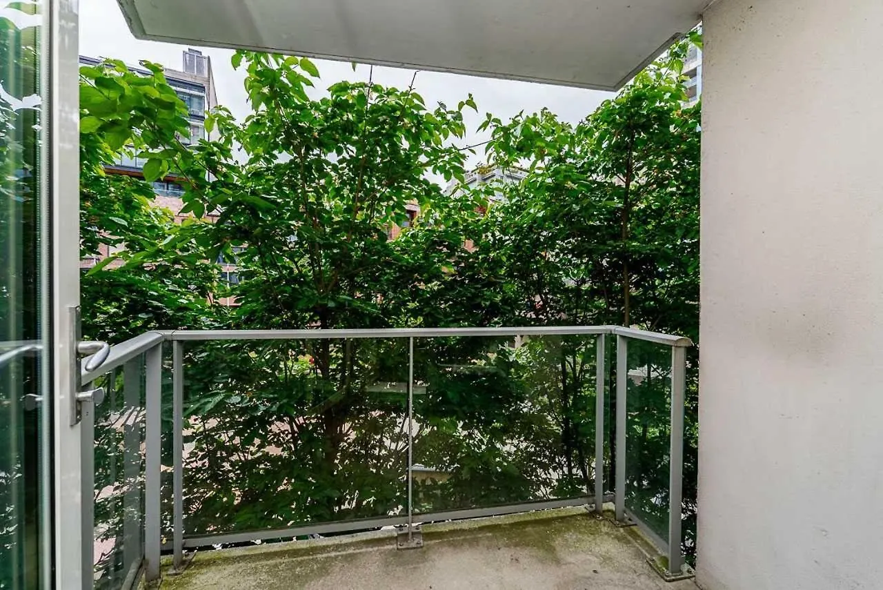 Spacious Downtown Condo With Pool Gym & Parking Vancouver Apartamento