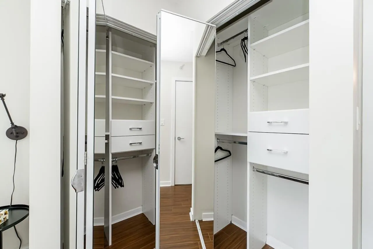 Apartamento Spacious Downtown Condo With Pool Gym & Parking Vancouver Canadá
